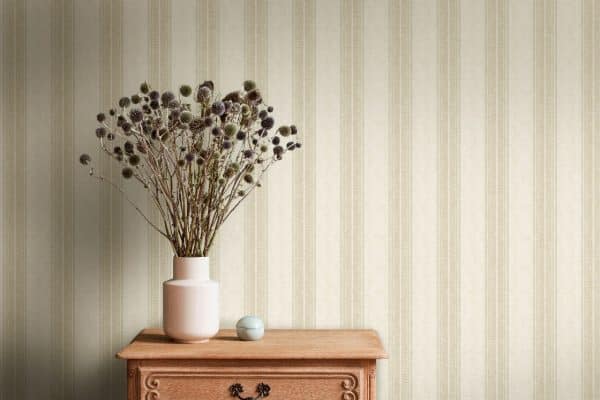 The lost Garden Yuste Stripe Cream tapetti
