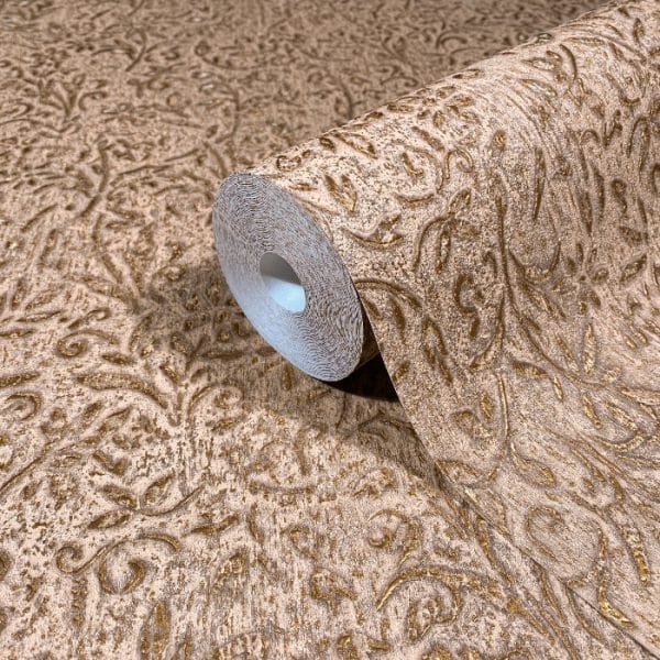 Ritus antique bloom 35533 punaruskealla pohjalla köynnöskukkakuvioin kohokuvioitu metallinhohtoinen tapetti