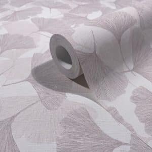 Boho vaalea ginkgo tapetti 35782 on tyylikäs ja helppohoitoinen vinyylipintainen kuitutapetti, joka tuo kotiisi luonnollisen pellavan ilmeen ja ripauksen pohjoismaista elämäntyyliä. Tämä tapetti yhdistää kestävyyden ja kauneuden! Täydellinen valinta moderniin ja luonnonläheiseen sisustukseen. Pellavakuvioinen tapetti on juuri sellaisena kuin haluat. Hienostuneen viileä kosketus ja näyttävä, raskas laskeutuvuus tekevät siitä ajattoman valinnan. Yksinkertainen, mutta voimakas ja joskus jopa rauhoittava ankkuri sisustuksessa. Lämpimissä sävyissä se huokuu maanläheistä harmoniaa, vaaleissa sävyissä raikasta selkeyttä. Pellava, joka viimeistelee tilan tyylillä ja tunteella. Boho-mallisto huokuu harmoniaa ja se tuo kotiisi boheemin tyylin. Malliston kuosit luovat tilaan rentoutta ja luonnonläheistä tunnelmaa. Boho Fine linnen by Marburg Wallcoverings -mallisto yhdistää pehmeät luonnonmateriaalit, lämpimät sävyt ja kerrokselliset tekstuurit, jotka luovat kodikkaan ja persoonallisen ilmeen. Jokainen yksityiskohta on suunniteltu tuomaan tilaan rauhaa ja luovuutta. Inspiroidu luonnosta, elä vapaasti, sisusta rohkeasti. Boho-mallisto on täydellinen valinta sinulle, joka rakastat yhdistellä värejä, kuvioita ja materiaaleja omannäköiseksi kokonaisuudeksi.