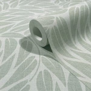 Boho vihreä skandi lehtitapetti 35793 on tyylikäs ja helppohoitoinen vinyylipintainen kuitutapetti, joka tuo kotiisi luonnollisen pellavan ilmeen ja ripauksen pohjoismaista elämäntyyliä. Tämä tapetti yhdistää kestävyyden ja kauneuden! Täydellinen valinta moderniin ja luonnonläheiseen sisustukseen. Pellavakuvioinen tapetti on juuri sellaisena kuin haluat. Hienostuneen viileä kosketus ja näyttävä, raskas laskeutuvuus tekevät siitä ajattoman valinnan. Yksinkertainen, mutta voimakas ja joskus jopa rauhoittava ankkuri sisustuksessa. Lämpimissä sävyissä se huokuu maanläheistä harmoniaa, vaaleissa sävyissä raikasta selkeyttä. Pellava, joka viimeistelee tilan tyylillä ja tunteella. Boho-mallisto huokuu harmoniaa ja se tuo kotiisi boheemin tyylin. Malliston kuosit luovat tilaan rentoutta ja luonnonläheistä tunnelmaa. Boho Fine linnen by Marburg Wallcoverings -mallisto yhdistää pehmeät luonnonmateriaalit, lämpimät sävyt ja kerrokselliset tekstuurit, jotka luovat kodikkaan ja persoonallisen ilmeen. Jokainen yksityiskohta on suunniteltu tuomaan tilaan rauhaa ja luovuutta. Inspiroidu luonnosta, elä vapaasti, sisusta rohkeasti. Boho-mallisto on täydellinen valinta sinulle, joka rakastat yhdistellä värejä, kuvioita ja materiaaleja omannäköiseksi kokonaisuudeksi.